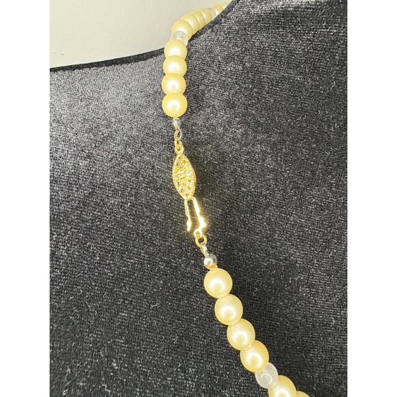 Vintage Rose Quartz Butterfly And Ivory Pearls Necklace - Picture 4 of 5